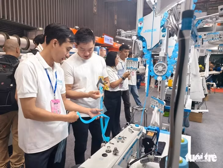 Triển lãm dệt may quy tụ 1.100 nhà triển lãm đến từ 25 quốc gia và vùng lãnh thổ - Ảnh: NHẬT XUÂN