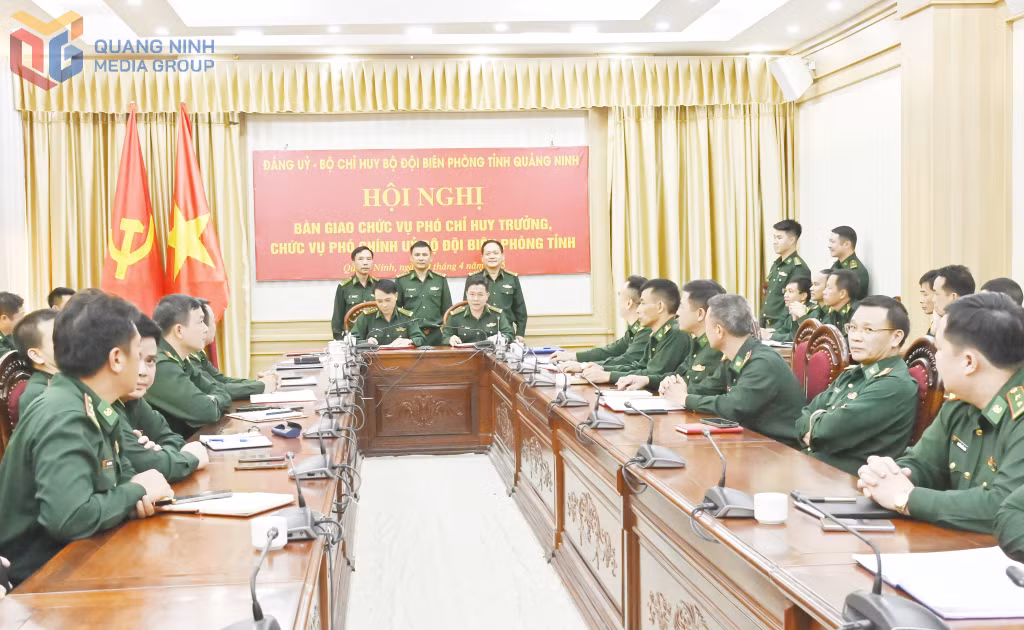 Đồng chí Thượng tá Lê Quang Chiểu kí nhận nhiệm vụ Phó chính ủy BĐBP tỉnh