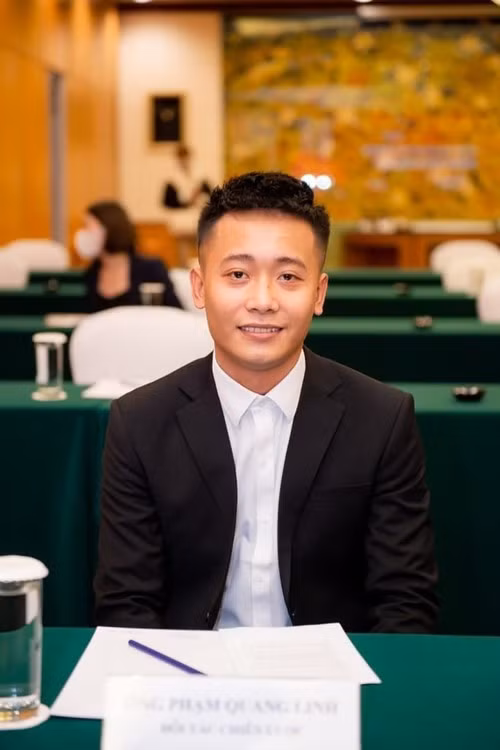 Quang Linh Vlogs.