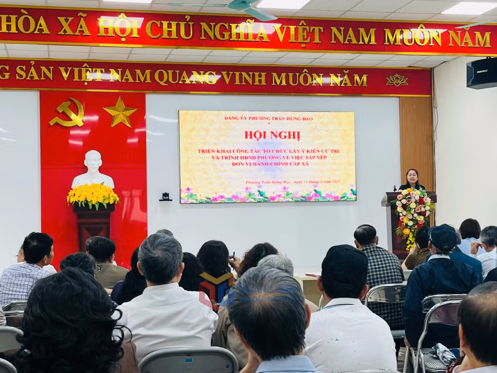 Phường Trần Hưng Đạo họp triển khai công tác lấy ý kiến cử tri và trình HĐND phường về việc sắp xếp đơn vị hành chính cấp xã.