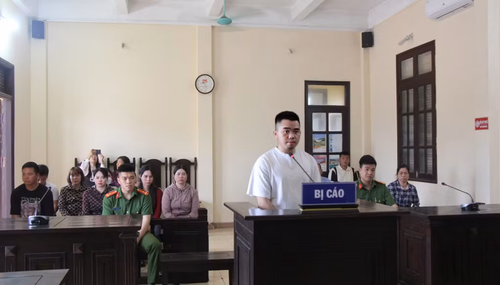 Bị cáo Đoàn Đắc Tiến, thôn 3, xã Thanh Lân, huyện Cô Tô tại phiên tòa.