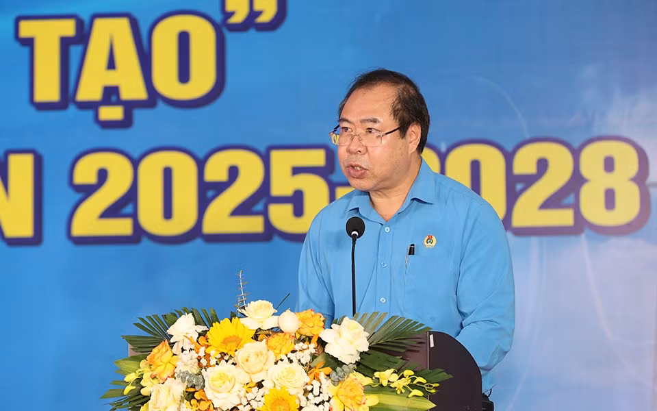 Chủ tịch Công đoàn Điện lực Việt Nam Đỗ Đức Hùng phát biểu khai mạc và phát động Tháng Công nhân năm 2025