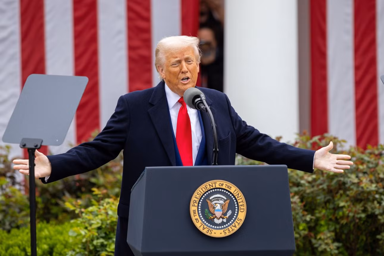 Tổng thống Mỹ Donald Trump phát biểu tại Nhà Trắng, ngày 2/4/2025. Ảnh: THX/TTXVN