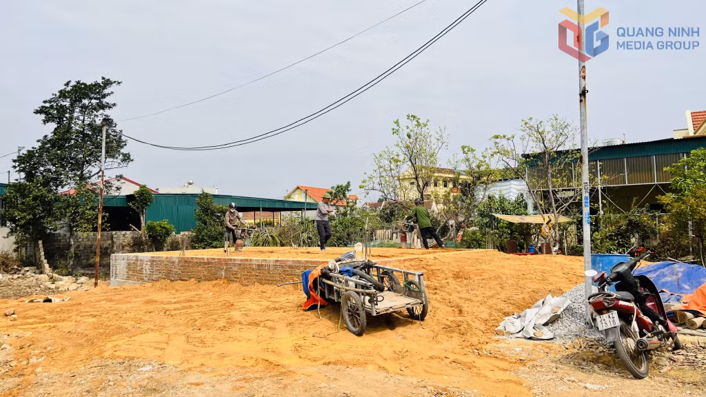 Nhiều hộ dân ở phường Tân An chuyển đổi quyển sử dụng đất từ đất trồng cây lâu năm sang đất xây dựng.