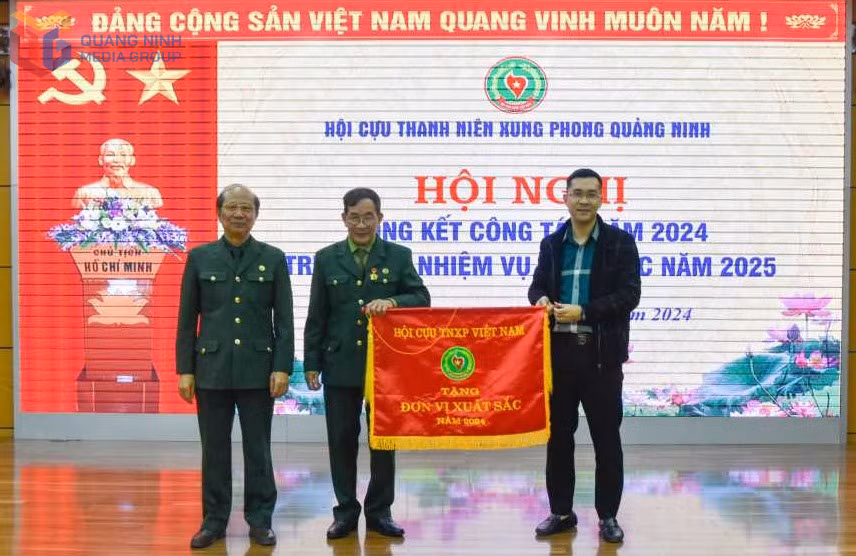 Hội Cựu TNXP tỉnh Quảng Ninh được Trung ương Hội tặng cờ Đơn vị xuất sắc năm 2024.