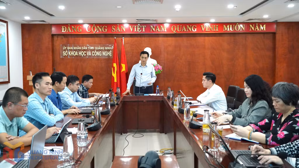 Quang cảnh buổi làm việc.