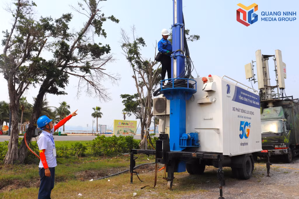 VNPT Quảng Ninh kiểm tra hệ thống đường truyền tại khu vực diễn ra Carnaval Hạ Long 2025.