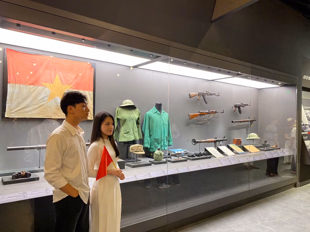 … không chỉ tái hiện câu chuyện hào hùng của dân tộc mà còn khơi dậy niềm tự hào cho các thế hệ hôm nay về hành trình đấu tranh thống nhất đất nước. Ảnh: Ngọc Lương