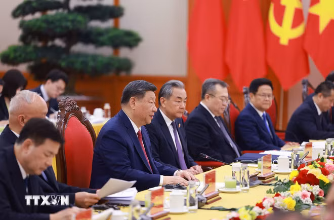 Tổng Bí thư, Chủ tịch nước Tập Cận Bình và Đoàn cấp cao Trung Quốc tại cuộc hội đàm với Tổng Bí thư Tô Lâm. (Ảnh: Dương Giang/TTXVN)