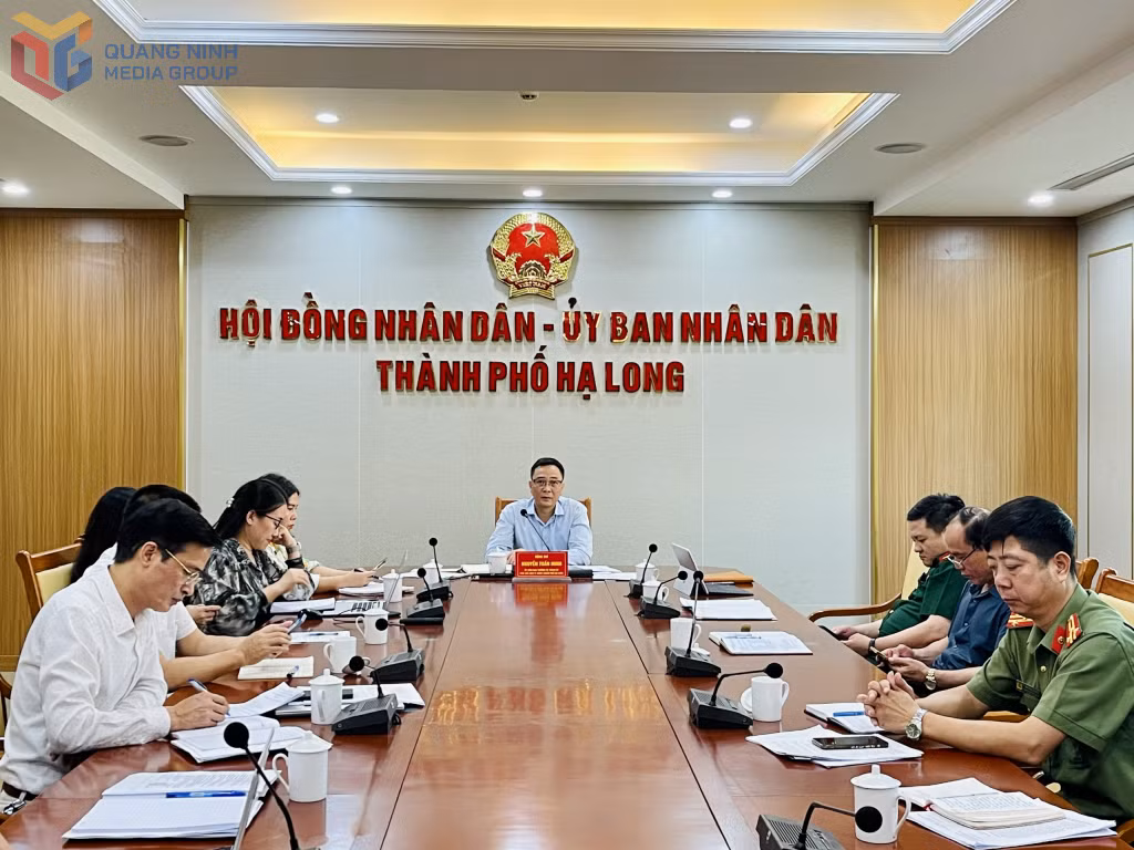 UBND TP Hạ Long làm việc với các đơn vị liên quan để rà soát tiến độ Chương trình Carnaval Hạ Long 2025.