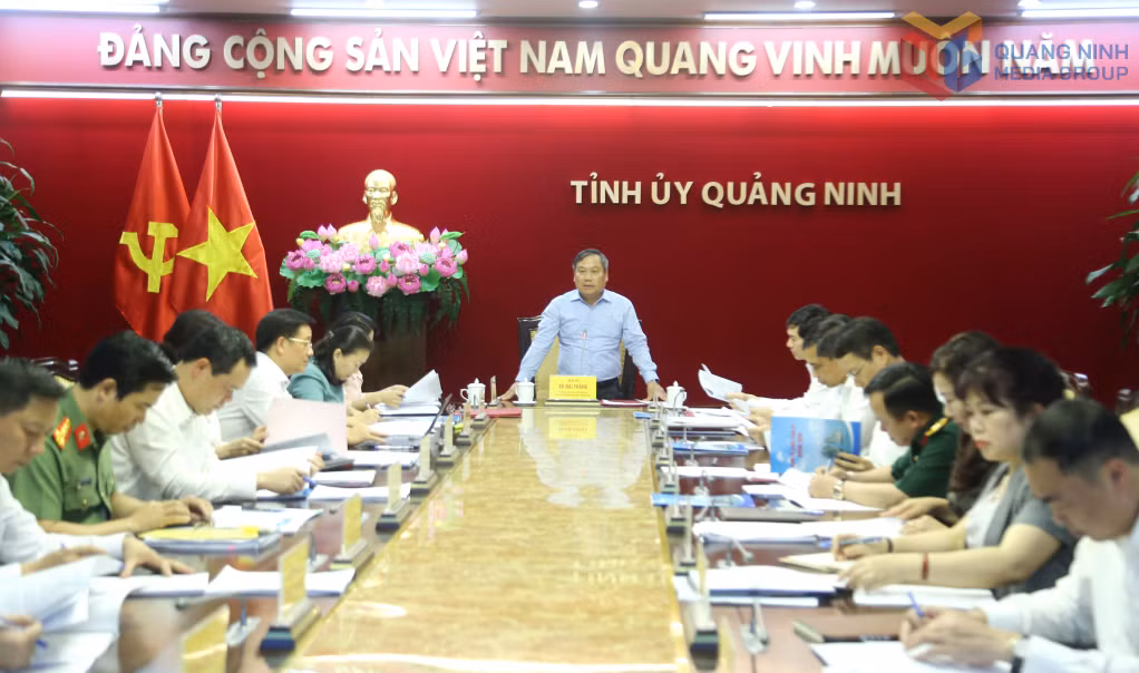 Đồng chí Vũ Đại Thắng, Ủy viên Trung ương Đảng, Bí thư Tỉnh ủy, Trưởng đoàn ĐBQH tỉnh chủ trì và kết luận hội nghị.