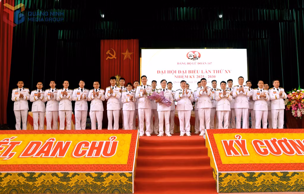 Ban Chấp hành Đảng bộ Lữ đoàn 147 Hải quân nhiệm kỳ 2025-2030 ra mắt đại hội.