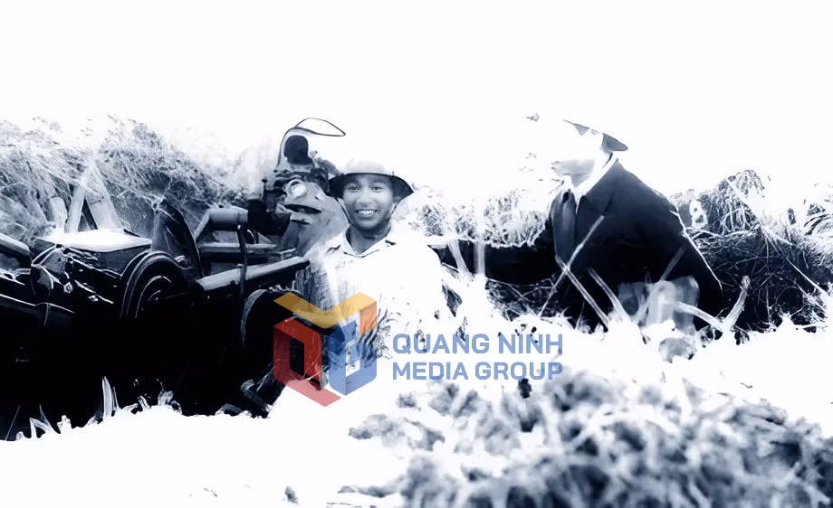 Tổ tự vệ trực chiến “Thanh niên ba rèn luyện, ba sẵn sàng” của Xí nghiệp Than Hòn Gai những năm chống Mỹ. Ảnh: Tư liệu do ông Vũ Cẩm cung cấp