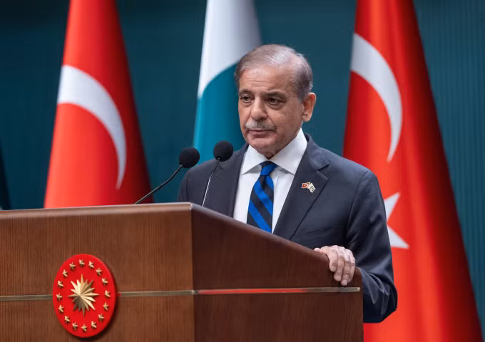 Thủ tướng Pakistan Shehbaz Sharif tại Ankara, Thổ Nhĩ K, ngày 22/4. Ảnh: AFP
