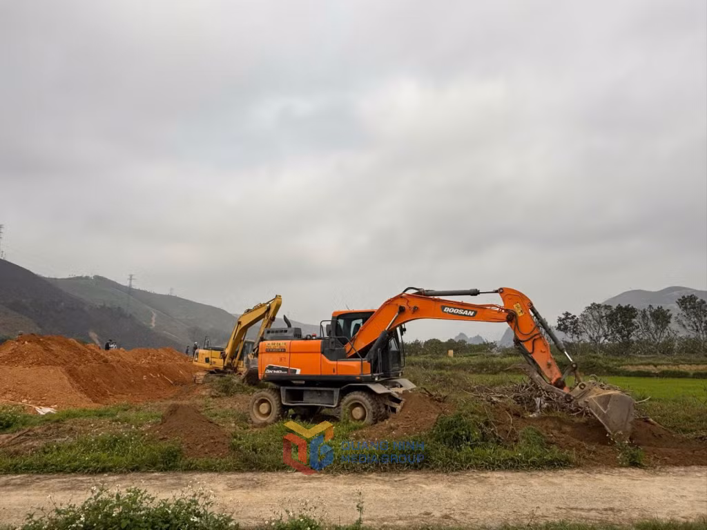 TP Hạ Long tổ chức cưỡng chế GPMB dự án Đường nối từ Tỉnh lộ 342 đến Quốc lộ 279 qua trung tâm xã Sơn Dương.