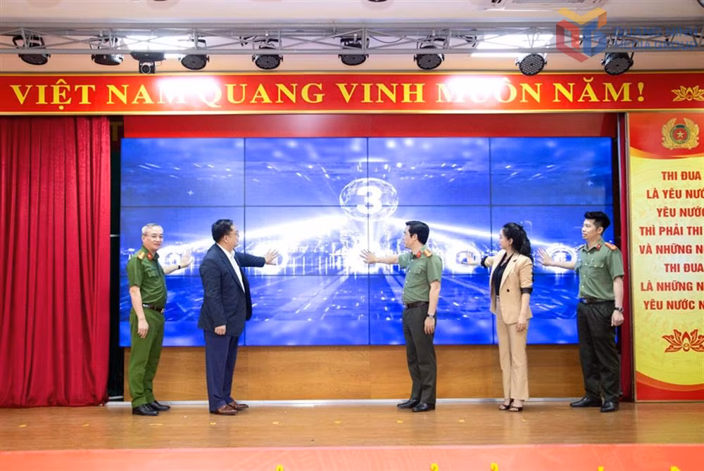 Công an tỉnh Quảng Ninh phát động phong trào “Bình dân học vụ số”. Ảnh: Cổng TTĐT Công an tỉnh.