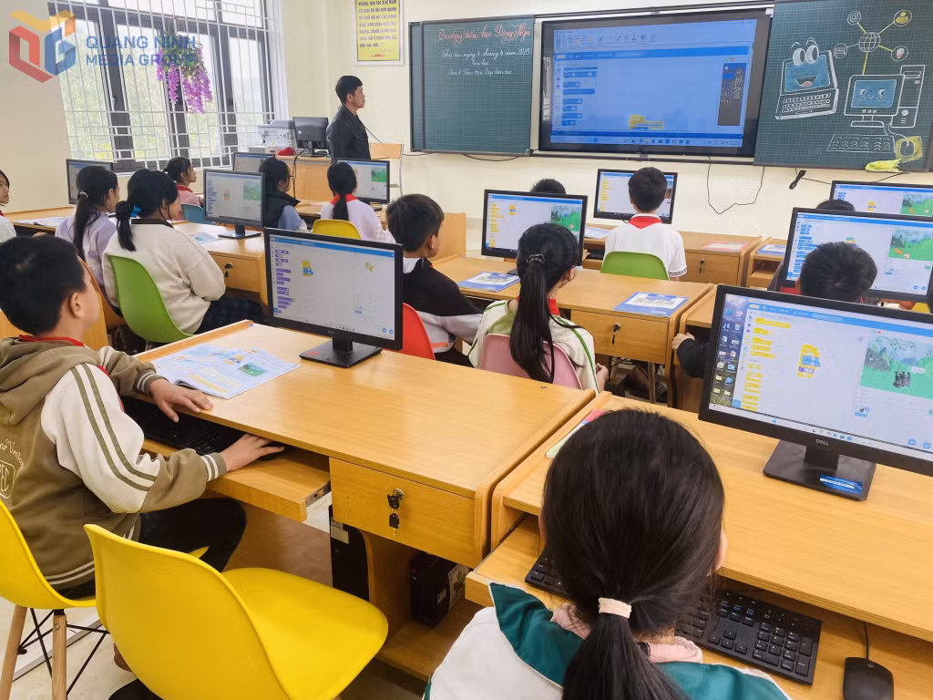 Trường Tiểu học Đông Ngũ đẩy mạnh ứng dụng CNTT trong dạy và học.