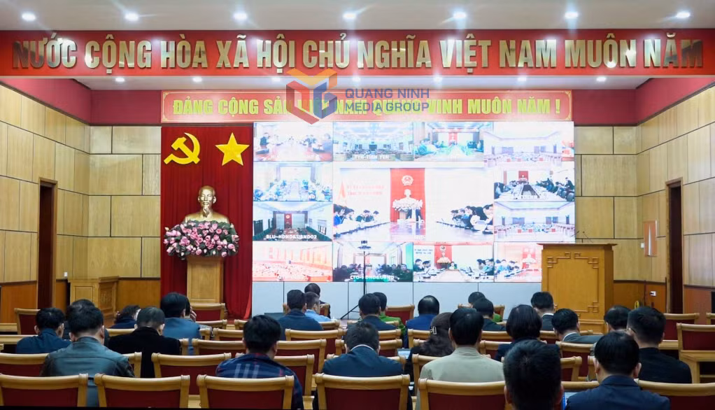 Điểm cầu TP Cẩm Phả họp trực tuyến với tỉnh về tổng kết triển khai Đề án 06 và công tác đảm bảo an toàn, an ninh mạng.
