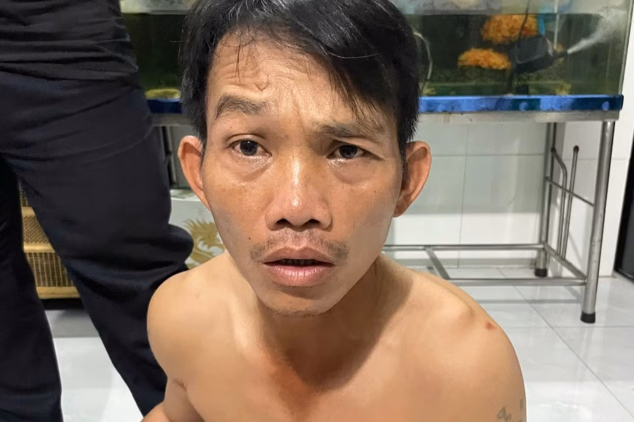 Lê Hoàng Minh Long bị lực lượng công an bắt giữ. Ảnh: CACC