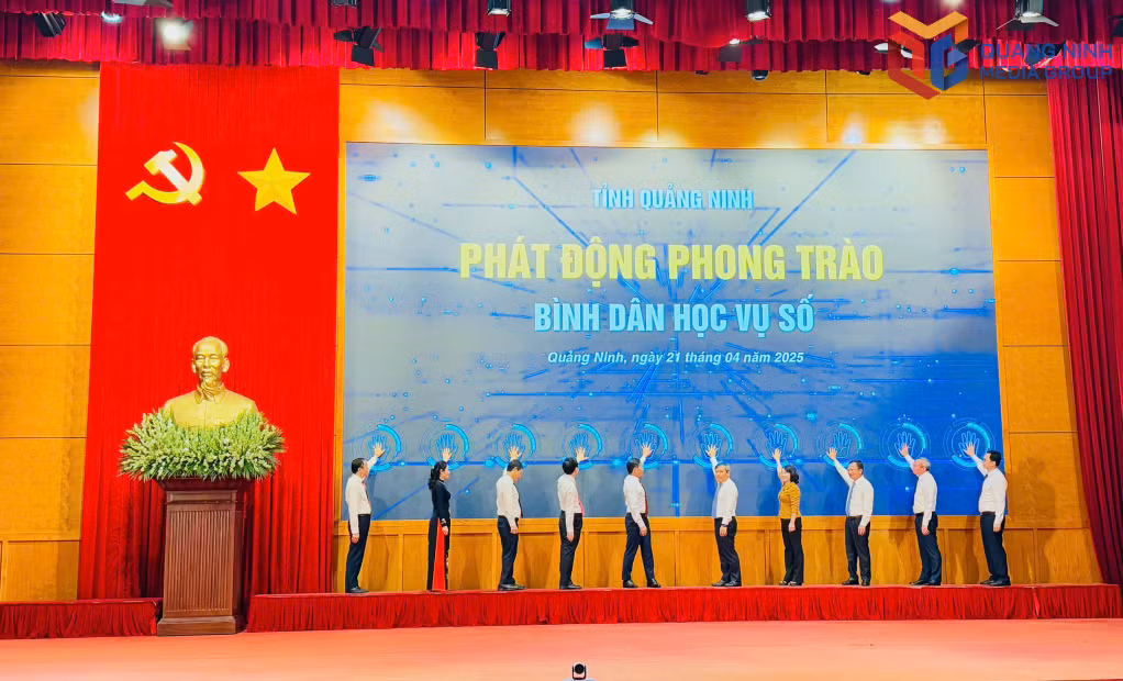Các đại biểu phát động phong trào 