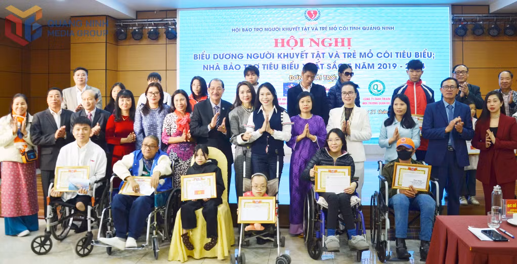Hội Bảo trợ NKT-TMC tỉnh biểu dương NKT, TMC cùng các nhà bảo trợ tiêu biểu xuất sắc giai đoạn 2019-2024.
