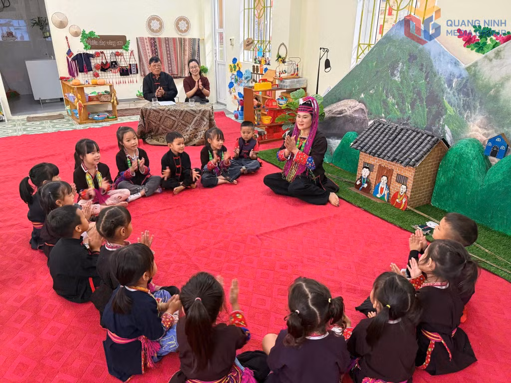 Giáo dục truyền thống cho trẻ em thông qua hoạt động kể chuyện trong giờ học tại Trường mầm non Quảng Đức (xã Quảng Đức).