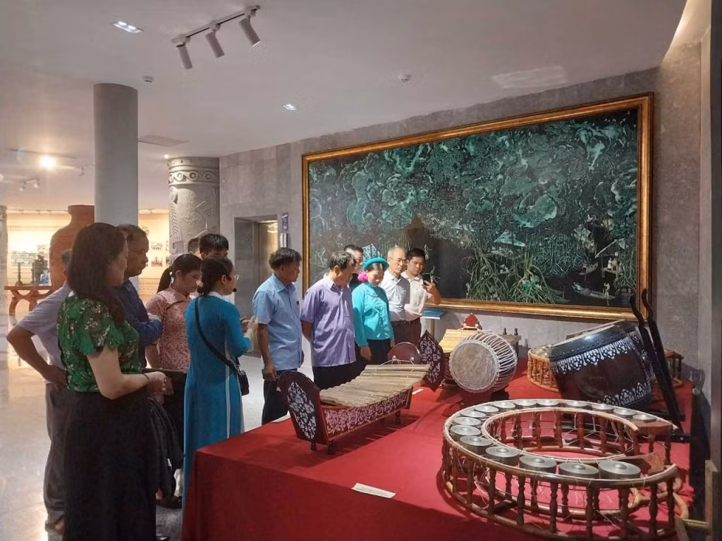 Ban Dân tộc tỉnh tổ chức cho người có uy tín trong đồng bào DTTS tham quan, học tập kinh nghiệm tại Cần Thơ.