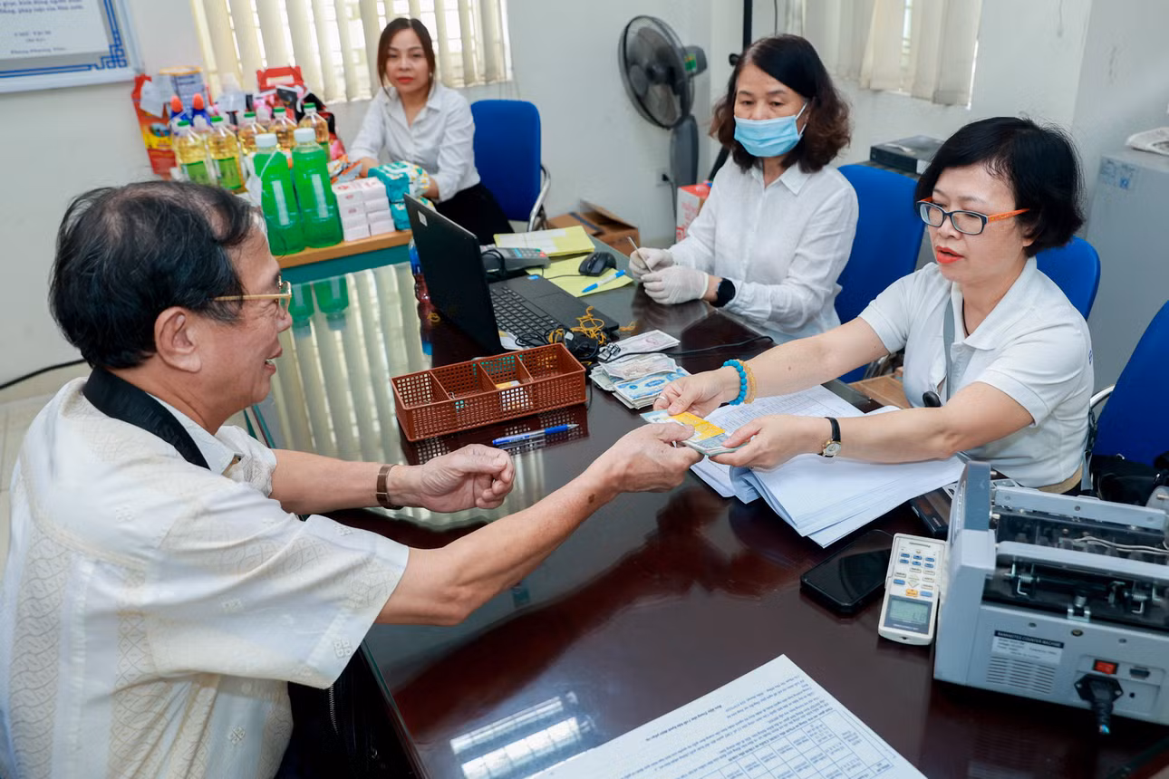 Những người về hưu trước năm 1995 và những người có mức lương hưu thấp sẽ tiếp tục được điều chỉnh tăng khi Luật BHXH 2024 có hiệu lực. Ảnh minh hoạ: C.Hiếu.