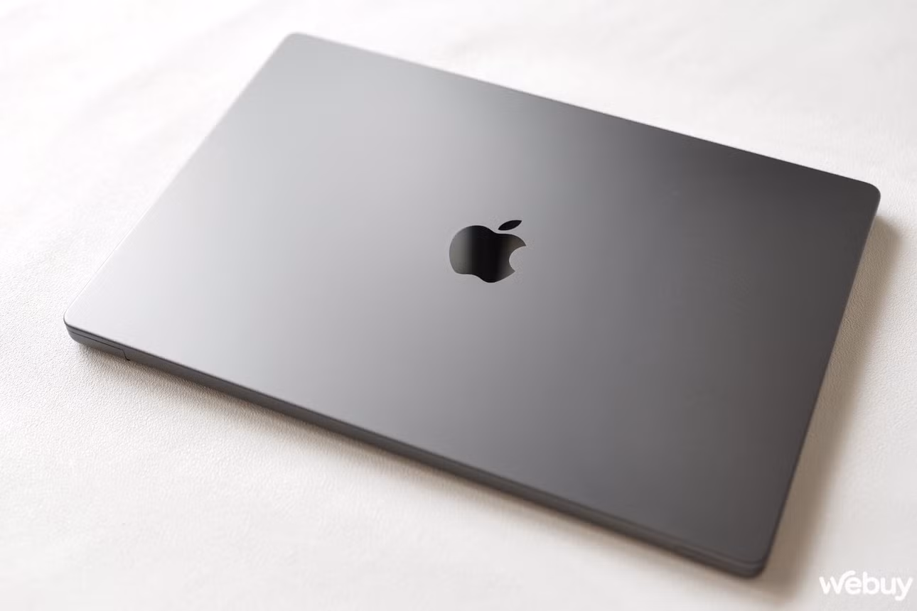 Nếu chọn laptop thì MacBook thường có ưu điểm về thời lượng pin so với các máy Windows