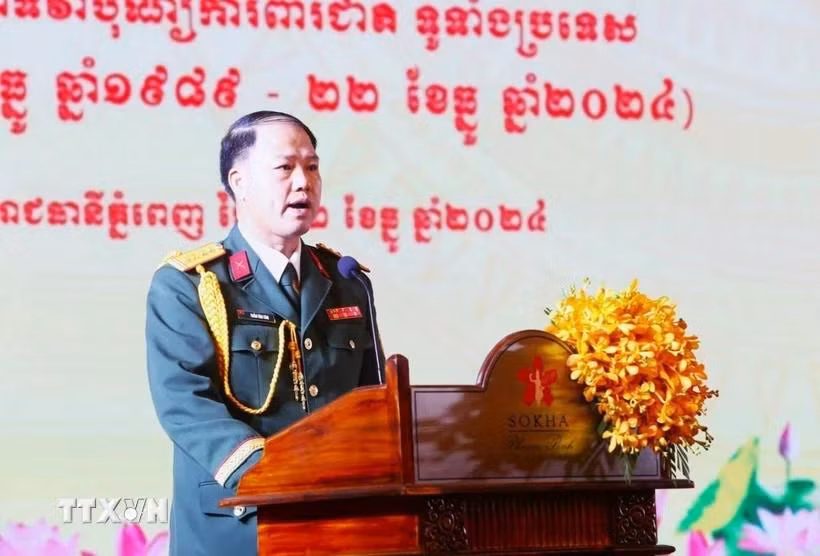 Đại tá Trần Văn Tâm, Trưởng Cơ quan Tùy viên Quốc phòng Việt Nam tại Campuchia phát biểu tại buổi lễ. (Ảnh: Hoàng Minh/TTXVN)