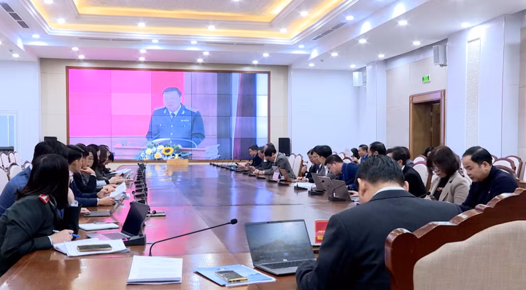 Đại diện các bộ, ngành, địa phương, phát biểu tại hội nghị.