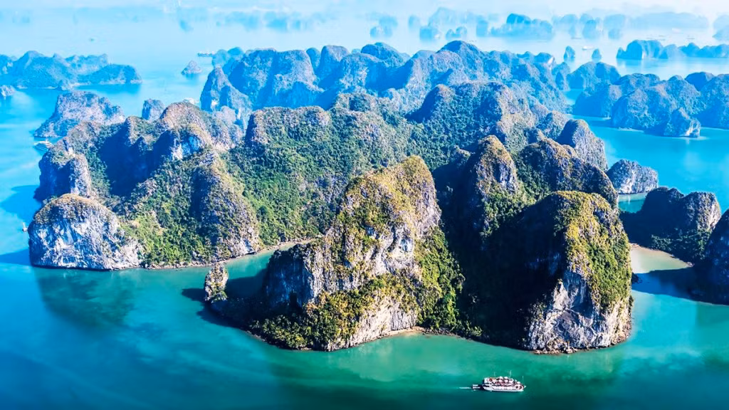 Vịnh Hạ Long là 