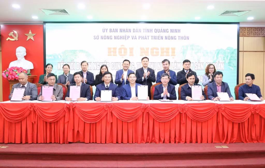 Đại diện Sở NN&amp;PTNT và các địa phương ký quy chế phối hợp về thực hiện công tác quản lý chất lượng, an toàn thực phẩm và phát triển thị trường tiêu thụ.