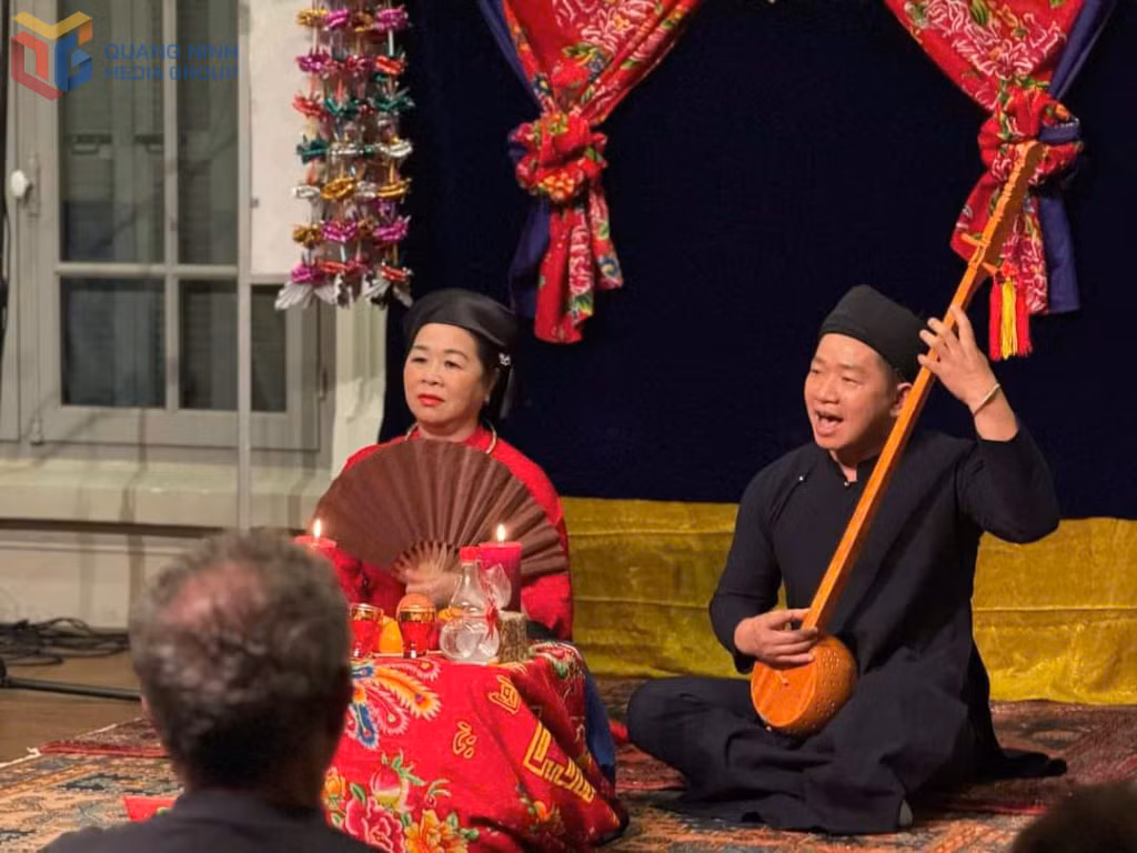 Tác phẩm thứ 2 theo kịch bản, tôi chọn trình diễn một bài hát then có tựa đề Con Đường Bình Liêu.