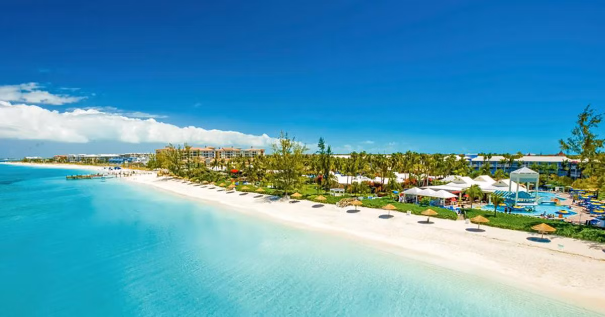 Khu nghỉ dưỡng Beaches Turks &amp; Caicos thuộc quần đảo Turks &amp; Caicos sẽ mang đến cho du khách trải nghiệm Giáng sinh đầy nắng, thay vì tuyết trắng bao quanh.