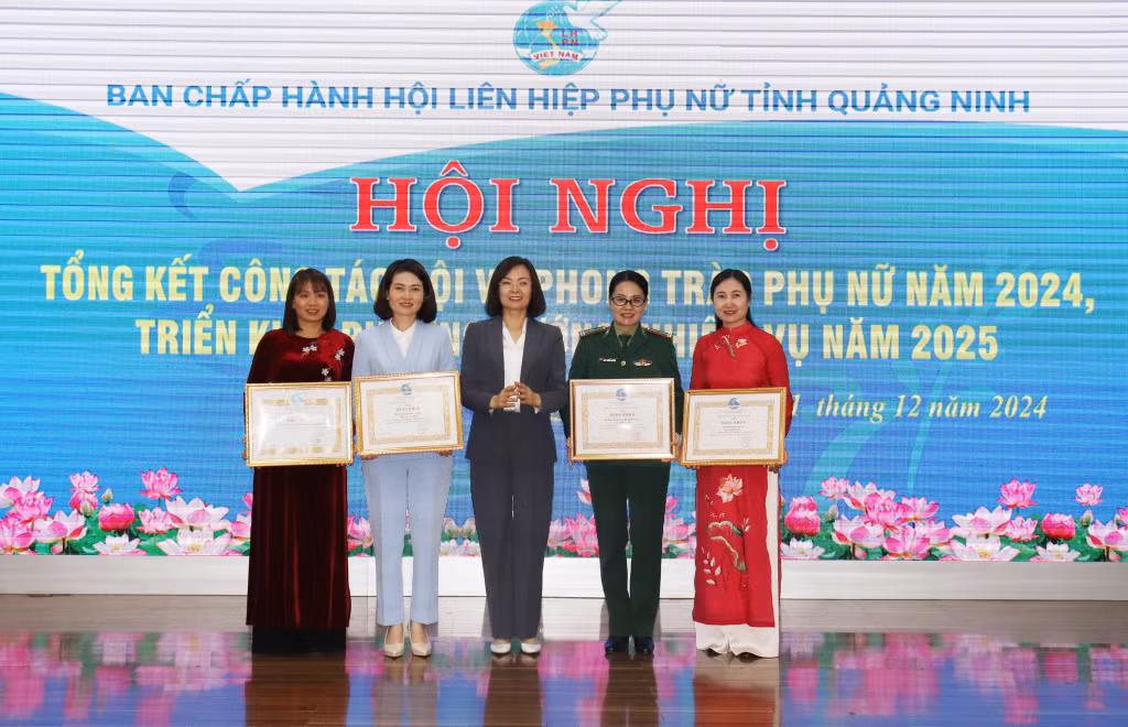 Các tập thể có thành tích xuất sắc nhận bằng khen của Trung ương Hội Liên hiệp Phụ nữ Việt Nam.