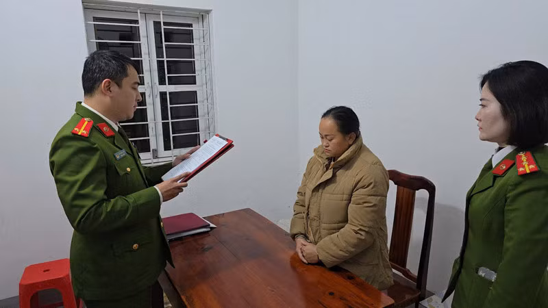 Hoàng Thị Duyên thời điểm bị khởi tố. Ảnh: Công an Cao Bằng.