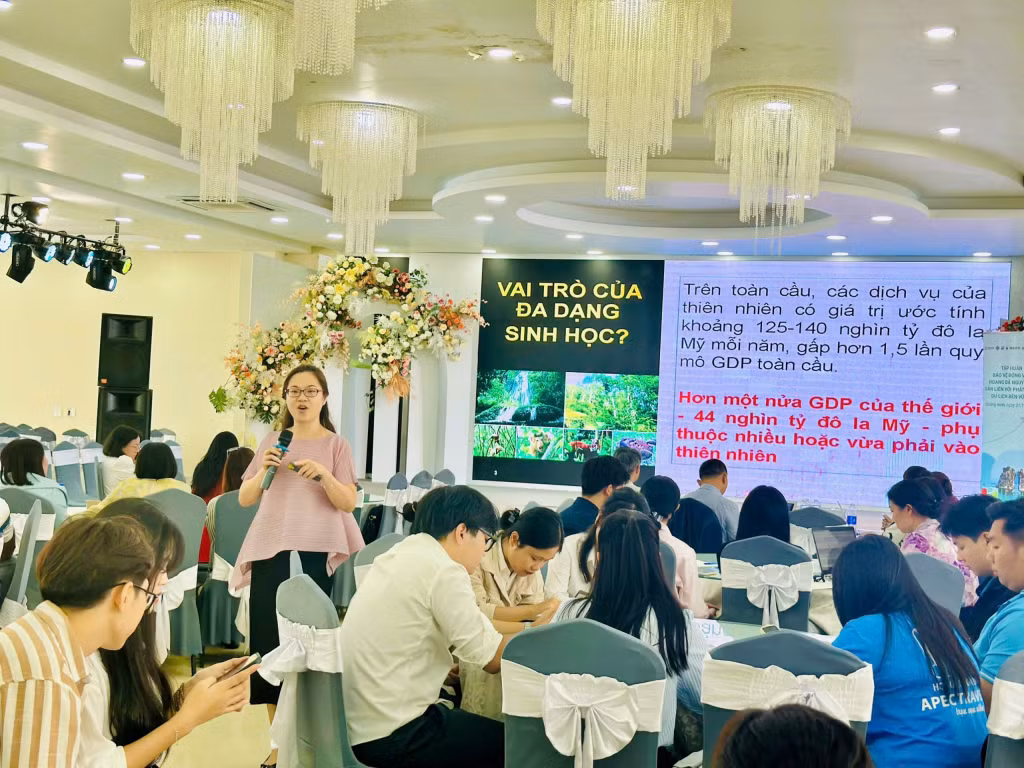 Quang cảnh buổi tập huấn.