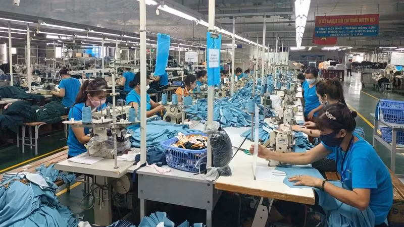 Sản xuất hàng xuất khẩu tại Tổng công ty cổ phần Dệt may Hà Nội.