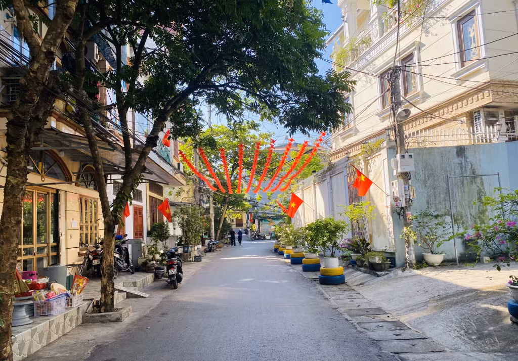 Khu phố 7, phường Cửa Ông (TP Cẩm Phả) rực rỡ cờ hoa ngày Tết.