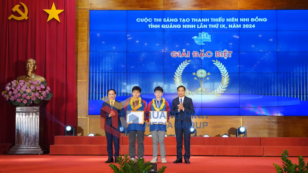 2024-12_Cuộc thi Sáng tạo thanh thiếu niên nhi đồng tỉnh lần thứ IX - học sinh Trường THPT Chuyên Hạ Long đạt giải Đặc biệt của Cuộc thi. Ảnh: Thu Phương