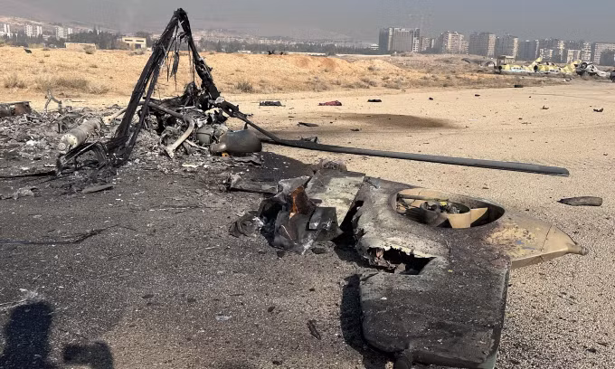 Khí tài bị Israel phá hủy tại căn cứ không quân ở Damascus, Syria, hôm 9/12. Ảnh: AFP