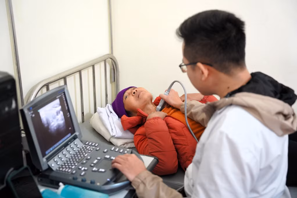 Khám bệnh cấp phát thuốc miễn phí