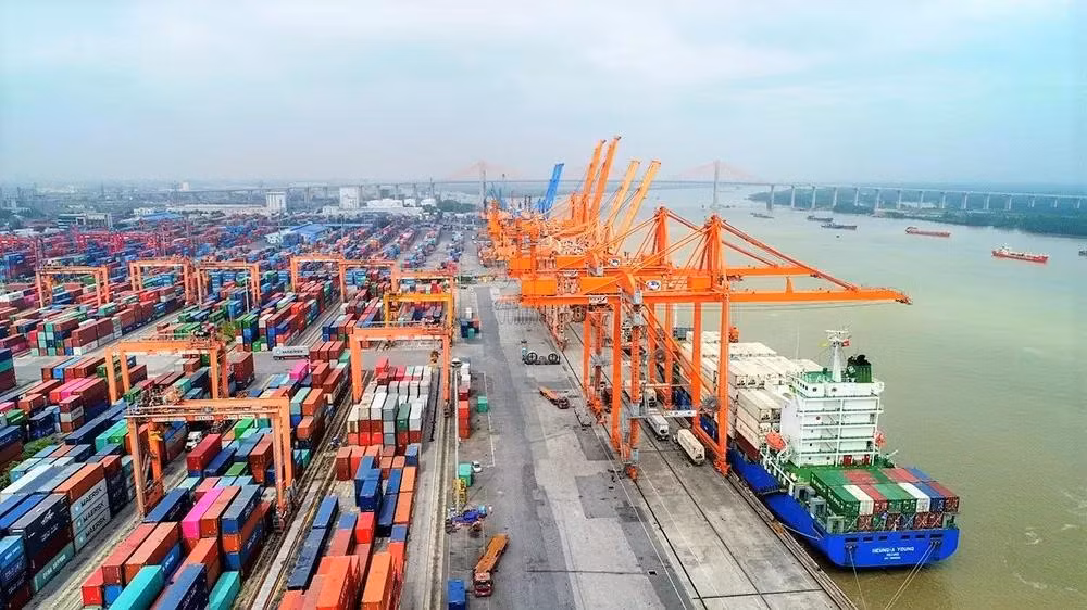 10 tháng năm 2024, tổng trị giá xuất nhập khẩu hàng hóa đạt 647,87 tỷ USD