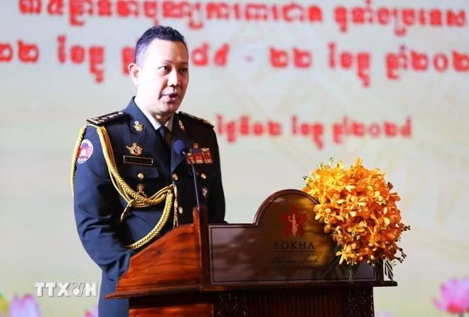 Đại tướng Phat Vibolsopheak, Phó Tổng cục trưởng Tổng cục Chính sách và Đối ngoại kiêm Cục trưởng Cục Quan hệ quốc tế, Bộ Quốc phòng Campuchia phát biểu tại sự kiện. (Ảnh: TTXVN phát)