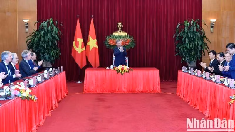 Tổng Bí thư Tô Lâm tiếp Nhóm các chuyên gia, nhà khoa học tham dự Lễ trao giải thưởng VinFuture lần thứ 4. (Ảnh: Đăng Khoa)
