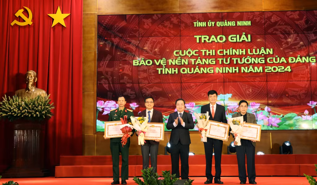 tập thể đã có thành tích xuất sắc trong việc tuyên truyền, tổ chức, hưởng ứng tham gia Cuộc thi, Ban Thường vụ Tỉnh ủy đã quyết định động viên, khen thưởng cho 04 đảng bộ. 