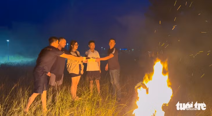 Hoạt động dân dã gần gũi với thiên nhiên khiến nhiều du khách thích thú