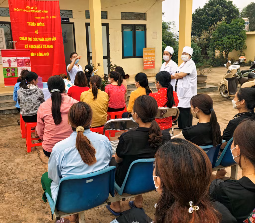 Hội KHHĐ tỉnh tuyên truyền SKSS-KHHGĐ cho phụ nữ xã Thanh Sơn (huyện Ba Chẽ).