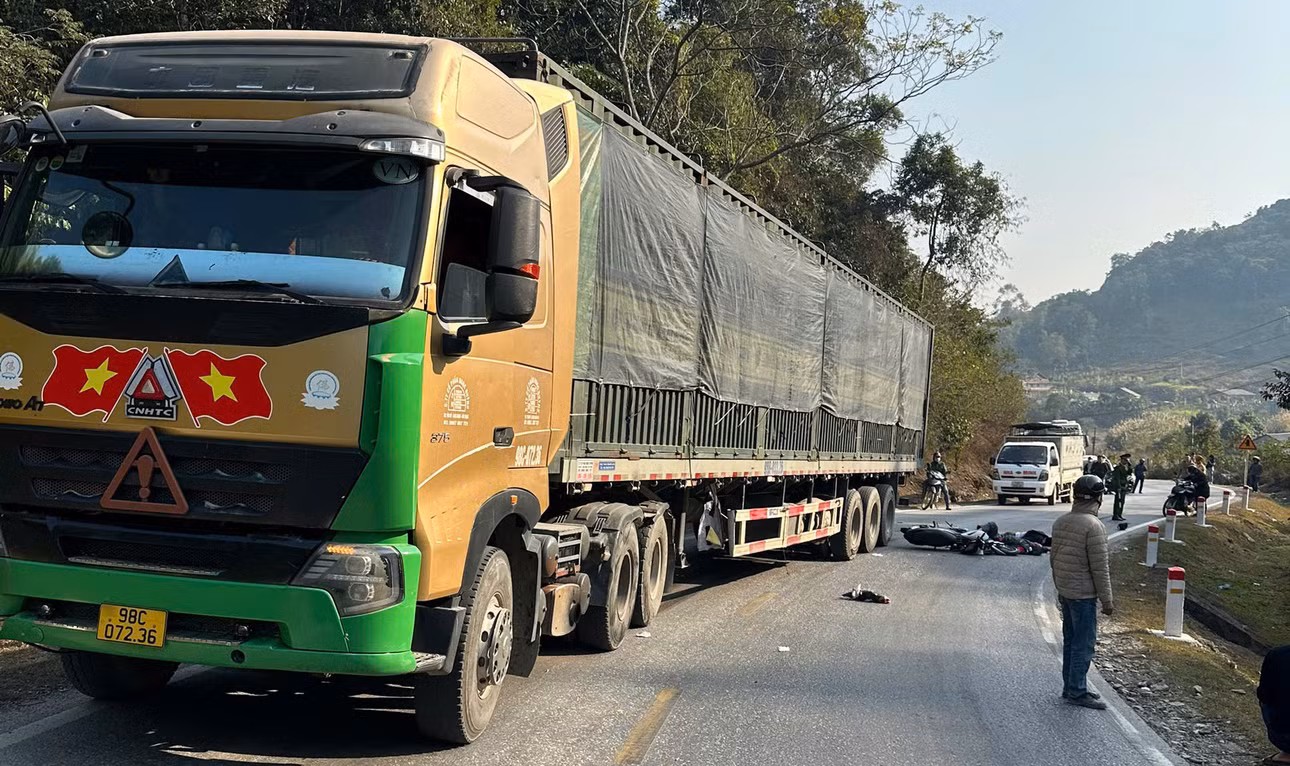 Hiện trường vụ tai nạn khiến 2 nạn nhân thương vong trên QL34B.